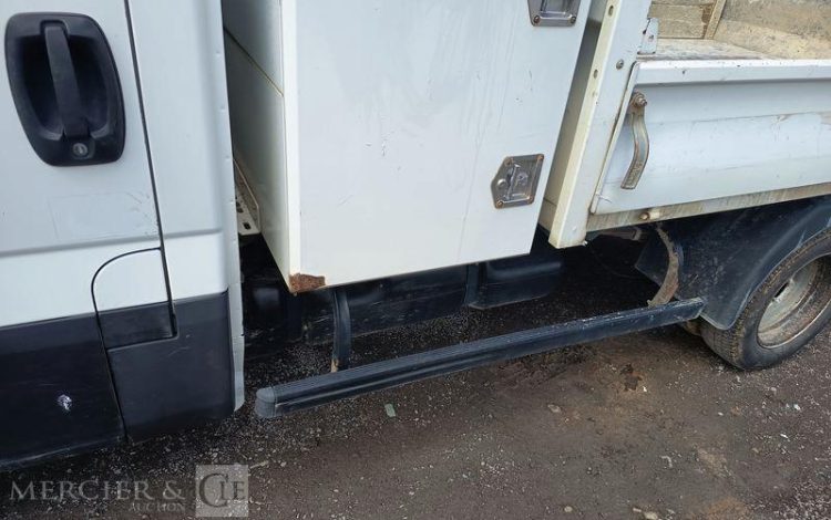 IVECO IS35 BENNE SIMPLE CABINE COFFRE IVECO 35C16  EN-521-NE