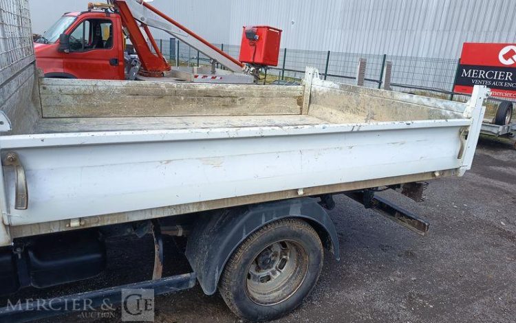 IVECO IS35 BENNE SIMPLE CABINE COFFRE IVECO 35C16  EN-521-NE