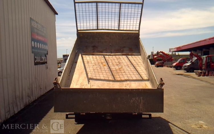 IVECO IS35 BENNE SIMPLE CABINE COFFRE IVECO 35C12  ES-489-CS