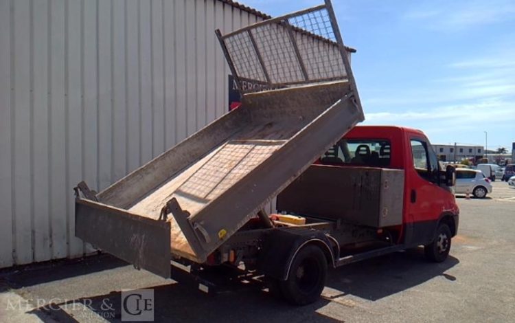 IVECO IS35 BENNE SIMPLE CABINE COFFRE IVECO 35C12  ES-489-CS