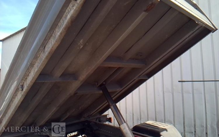 IVECO IS35 BENNE SIMPLE CABINE COFFRE IVECO 35C12  ES-489-CS