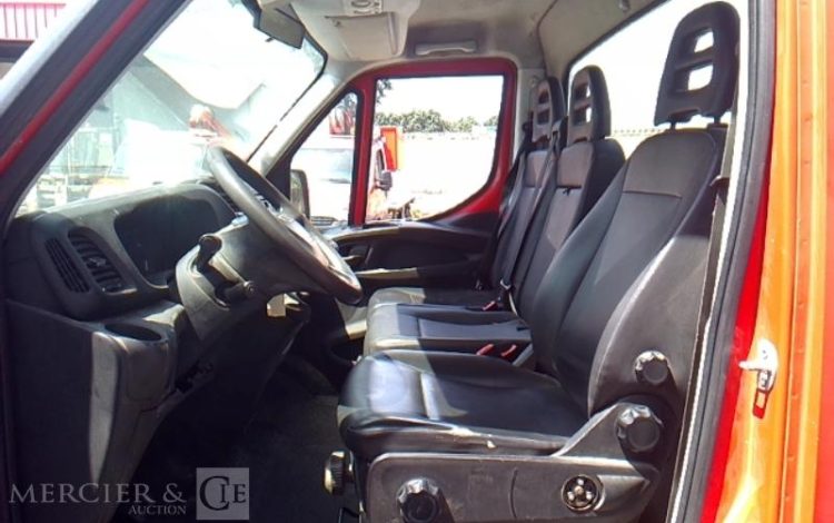IVECO IS35 BENNE SIMPLE CABINE COFFRE IVECO 35C12  ES-489-CS