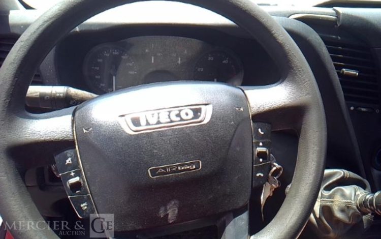 IVECO IS35 BENNE SIMPLE CABINE COFFRE IVECO 35C12  ES-489-CS