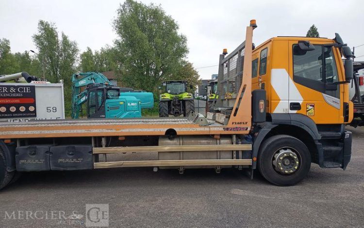 IVECO STRALIS 360ch PORTE ENGIN 6×2 – DIESEL – PTAC : 26 TONNES – 319202 KMS – AN 2018 JAUNE ET-699-WV