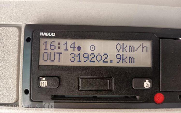IVECO STRALIS 360ch PORTE ENGIN 6×2 – DIESEL – PTAC : 26 TONNES – 319202 KMS – AN 2018 JAUNE ET-699-WV