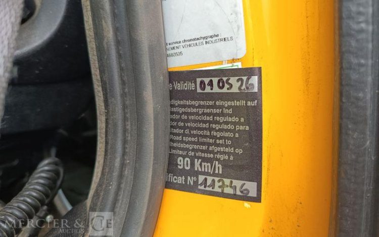 IVECO STRALIS 360ch PORTE ENGIN 6×2 – DIESEL – PTAC : 26 TONNES – 319202 KMS – AN 2018 JAUNE ET-699-WV