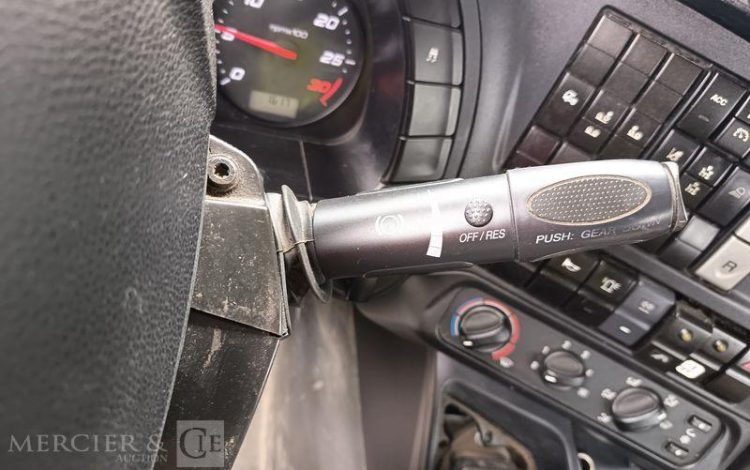IVECO STRALIS 360ch PORTE ENGIN 6×2 – DIESEL – PTAC : 26 TONNES – 319202 KMS – AN 2018 JAUNE ET-699-WV