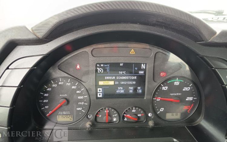 IVECO STRALIS 360ch PORTE ENGIN 6×2 – DIESEL – PTAC : 26 TONNES – 319202 KMS – AN 2018 JAUNE ET-699-WV