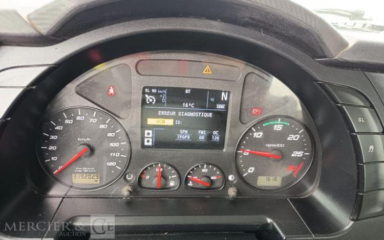 IVECO STRALIS 360ch PORTE ENGIN 6×2 – DIESEL – PTAC : 26 TONNES – 319202 KMS – AN 2018 JAUNE ET-699-WV