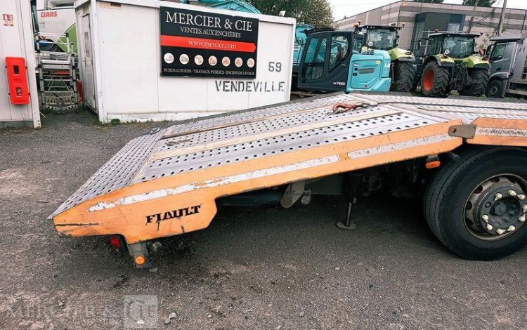 IVECO STRALIS 360ch PORTE ENGIN 6×2 – DIESEL – PTAC : 26 TONNES – 319202 KMS – AN 2018 JAUNE ET-699-WV
