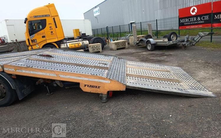 IVECO STRALIS 360ch PORTE ENGIN 6×2 – DIESEL – PTAC : 26 TONNES – 319202 KMS – AN 2018 JAUNE ET-699-WV