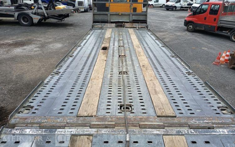 IVECO STRALIS 360ch PORTE ENGIN 6×2 – DIESEL – PTAC : 26 TONNES – 319202 KMS – AN 2018 JAUNE ET-699-WV