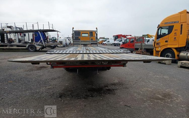 IVECO STRALIS 360ch PORTE ENGIN 6×2 – DIESEL – PTAC : 26 TONNES – 319202 KMS – AN 2018 JAUNE ET-699-WV
