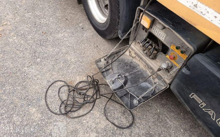 IVECO STRALIS 360ch PORTE ENGIN 6×2 – DIESEL – PTAC : 26 TONNES – 319202 KMS – AN 2018 JAUNE ET-699-WV