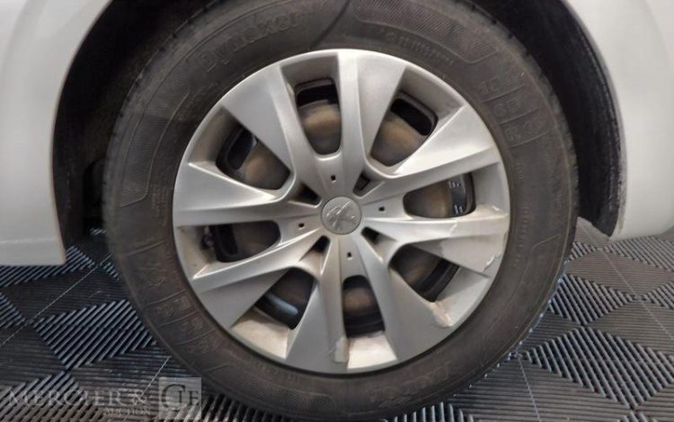 PEUGEOT 208 SOCIETE 1.6 BLUEHDI 75 PREMIUM BLANC EZ-098-HK