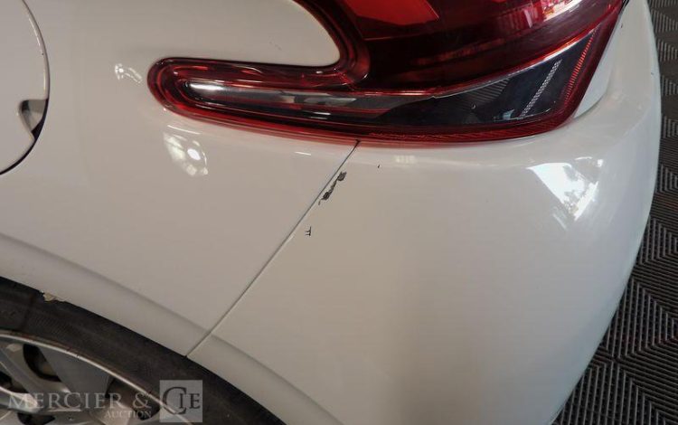 PEUGEOT 208 SOCIETE 1.6 BLUEHDI 75 PREMIUM BLANC EZ-098-HK