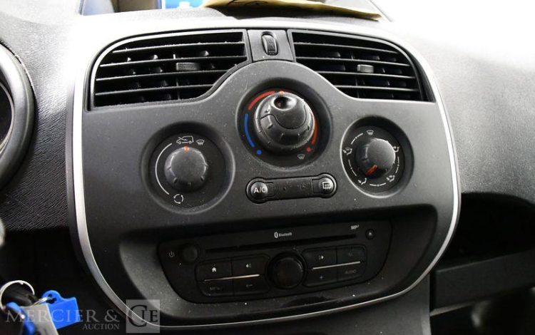 RENAULT  BLANC FB-136-DJ