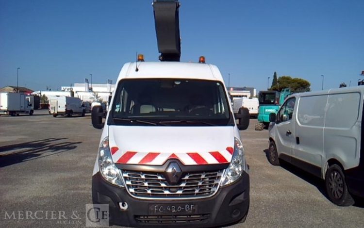RENAULT MASTER AVEC NACELLE KLUBB K32 12 A 14M  FC-420-BF