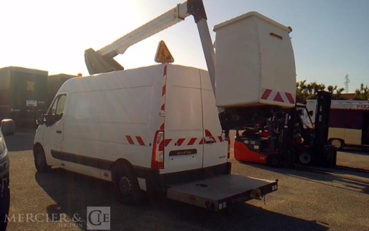 RENAULT MASTER AVEC NACELLE KLUBB K32 12 A 14M  FC-420-BF