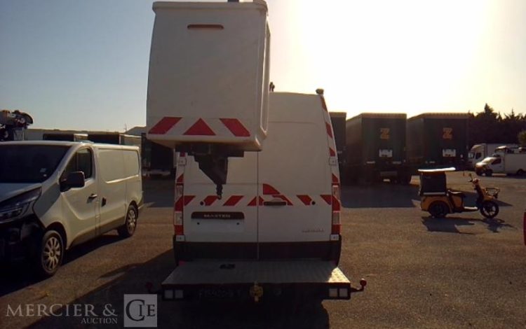 RENAULT MASTER AVEC NACELLE KLUBB K32 12 A 14M  FC-420-BF