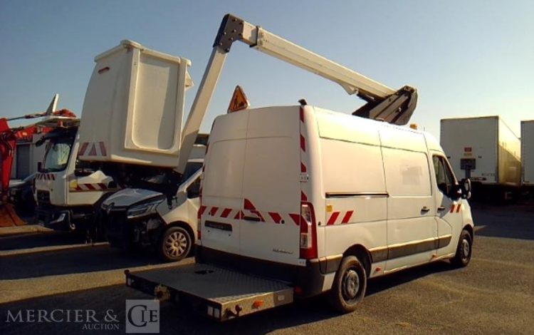 RENAULT MASTER AVEC NACELLE KLUBB K32 12 A 14M  FC-420-BF