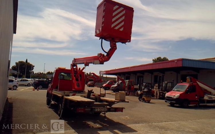 IVECO 35-120  NACELLE  SUR VL GSR 169TR 16M  2736H AN2019 ROUGE FD-340-QA