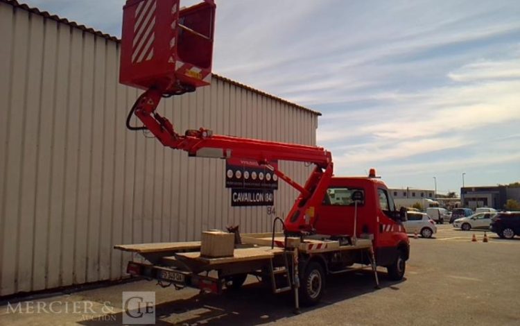 IVECO 35-120  NACELLE  SUR VL GSR 169TR 16M  2736H AN2019 ROUGE FD-340-QA
