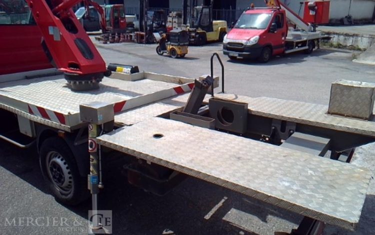 IVECO 35-120  NACELLE  SUR VL GSR 169TR 16M  2736H AN2019 ROUGE FD-340-QA
