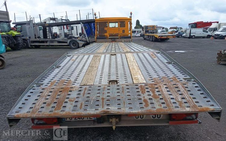 IVECO STRALIS 420 PORTE ENGIN DIESEL – PTAC : 32,25 TONNES – 264376 KMS – ANNEE 2019 JAUNE FG-240-YL