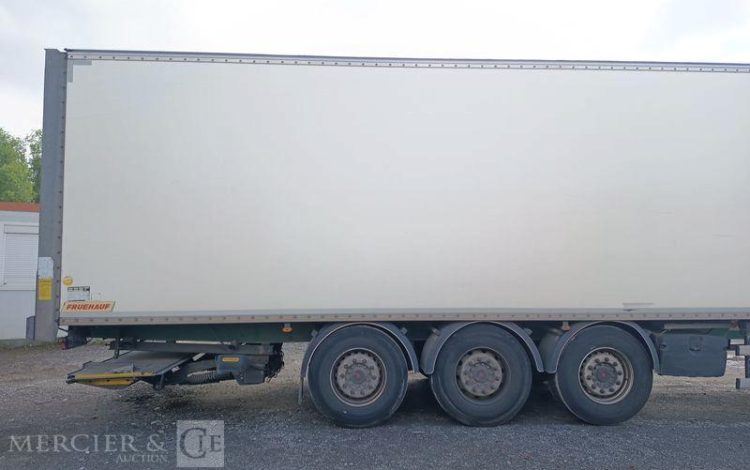 FRUEHAUF SEMI REMORQUE FOURGON AVEC HAYON PALFINGER – 3 ESSIEUX – PTAC 38 T – ANNEE 2020  FR-336-QJ