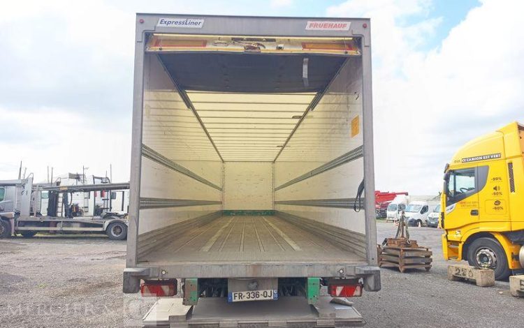FRUEHAUF SEMI REMORQUE FOURGON AVEC HAYON PALFINGER – 3 ESSIEUX – PTAC 38 T – ANNEE 2020  FR-336-QJ