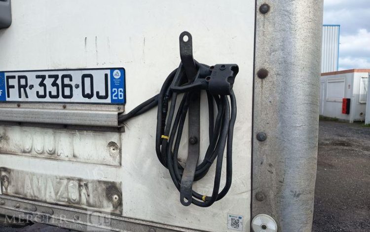 FRUEHAUF SEMI REMORQUE FOURGON AVEC HAYON PALFINGER – 3 ESSIEUX – PTAC 38 T – ANNEE 2020  FR-336-QJ
