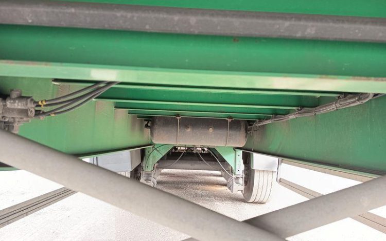 FRUEHAUF SEMI REMORQUE FOURGON AVEC HAYON PALFINGER – 3 ESSIEUX – PTAC 38 T – ANNEE 2020  FR-336-QJ