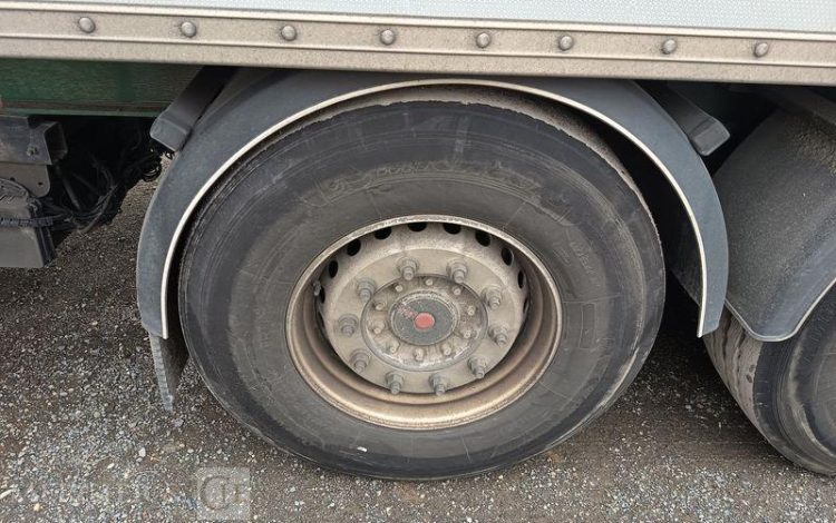 FRUEHAUF SEMI REMORQUE FOURGON AVEC HAYON PALFINGER – 3 ESSIEUX – PTAC 38 T – ANNEE 2020  FR-336-QJ