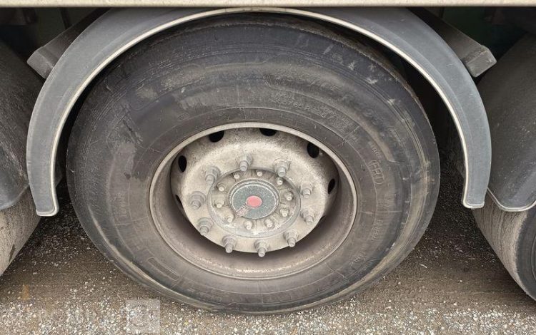 FRUEHAUF SEMI REMORQUE FOURGON AVEC HAYON PALFINGER – 3 ESSIEUX – PTAC 38 T – ANNEE 2020  FR-336-QJ