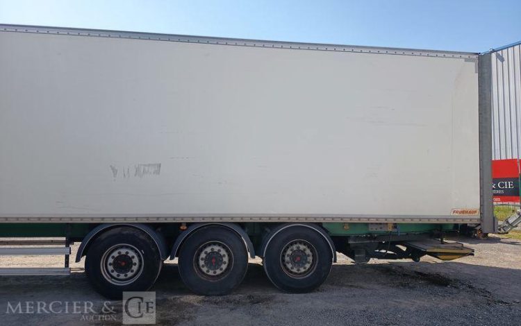 FRUEHAUF SEMI REMORQUE FOURGON AVEC HAYON PALFINGER – 3 ESSIEUX – PTAC 38 T – ANNEE 2020 BLANC FR-876-QH
