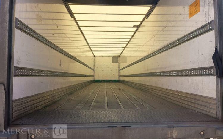 FRUEHAUF SEMI REMORQUE FOURGON AVEC HAYON PALFINGER – 3 ESSIEUX – PTAC 38 T – ANNEE 2020 BLANC FR-876-QH