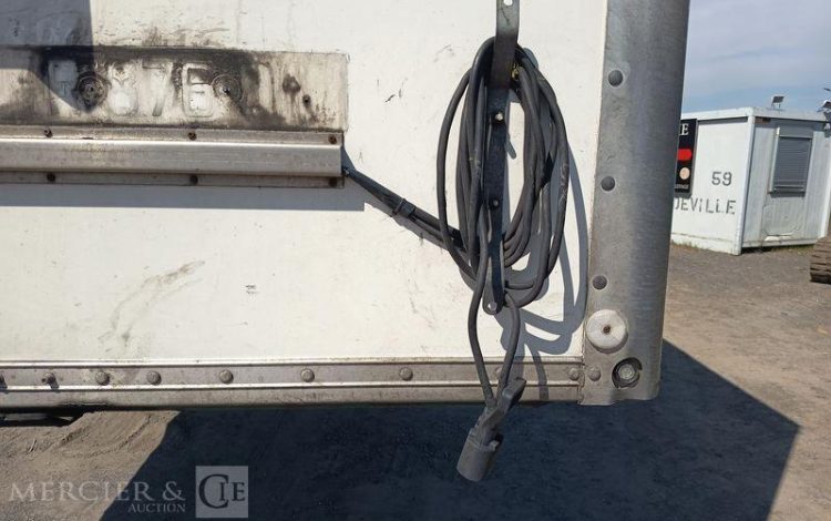 FRUEHAUF SEMI REMORQUE FOURGON AVEC HAYON PALFINGER – 3 ESSIEUX – PTAC 38 T – ANNEE 2020 BLANC FR-876-QH