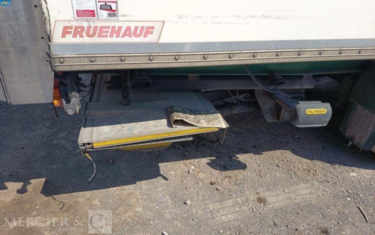 FRUEHAUF SEMI REMORQUE FOURGON AVEC HAYON PALFINGER – 3 ESSIEUX – PTAC 38 T – ANNEE 2020 BLANC FR-876-QH