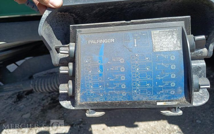 FRUEHAUF SEMI REMORQUE FOURGON AVEC HAYON PALFINGER – 3 ESSIEUX – PTAC 38 T – ANNEE 2020 BLANC FR-876-QH