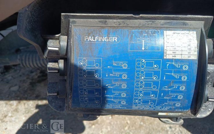 FRUEHAUF SEMI REMORQUE FOURGON AVEC HAYON PALFINGER – 3 ESSIEUX – PTAC 38 T – ANNEE 2020 BLANC FR-876-QH