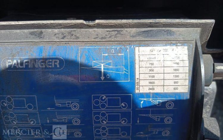 FRUEHAUF SEMI REMORQUE FOURGON AVEC HAYON PALFINGER – 3 ESSIEUX – PTAC 38 T – ANNEE 2020 BLANC FR-876-QH
