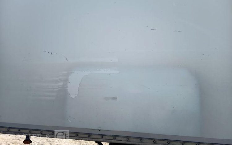 FRUEHAUF SEMI REMORQUE FOURGON AVEC HAYON PALFINGER – 3 ESSIEUX – PTAC 38 T – ANNEE 2020 BLANC FR-876-QH
