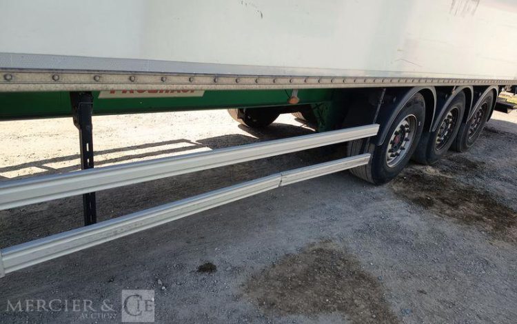 FRUEHAUF SEMI REMORQUE FOURGON AVEC HAYON PALFINGER – 3 ESSIEUX – PTAC 38 T – ANNEE 2020 BLANC FR-876-QH