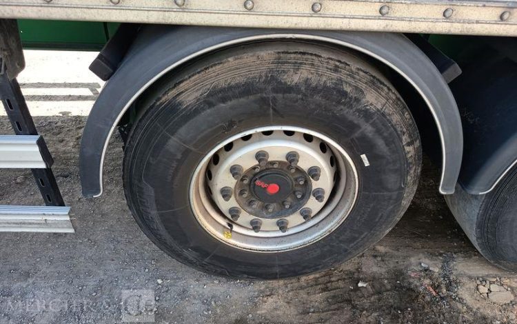 FRUEHAUF SEMI REMORQUE FOURGON AVEC HAYON PALFINGER – 3 ESSIEUX – PTAC 38 T – ANNEE 2020 BLANC FR-876-QH