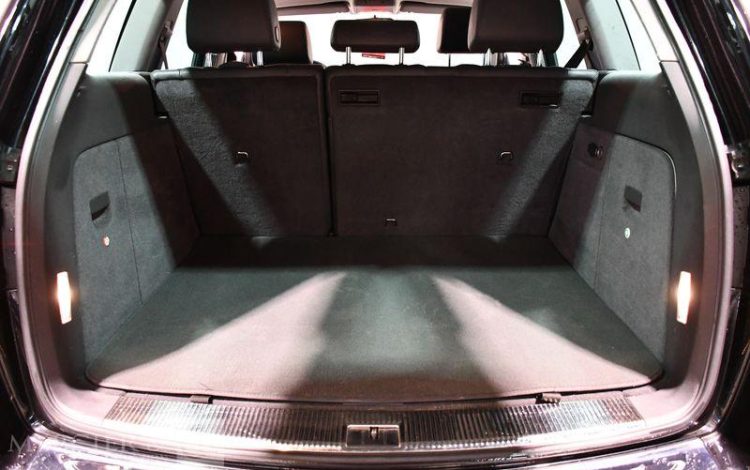 VOLKSWAGEN  NOIR FT-037-ZX