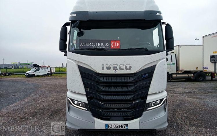 IVECO S-WAY 460  – GAZ – PTRA : 44 TONNES – 753110 KMS – ANNEE 2021 BLANC FZ-059-RV