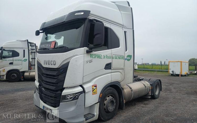 IVECO S-WAY 460  – GAZ – PTRA : 44 TONNES – 753110 KMS – ANNEE 2021 BLANC FZ-059-RV