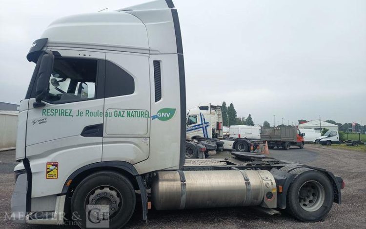 IVECO S-WAY 460  – GAZ – PTRA : 44 TONNES – 753110 KMS – ANNEE 2021 BLANC FZ-059-RV