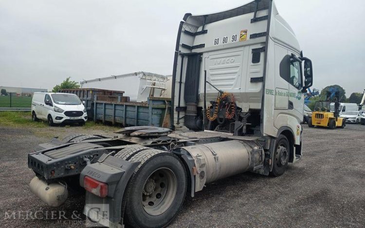 IVECO S-WAY 460  – GAZ – PTRA : 44 TONNES – 753110 KMS – ANNEE 2021 BLANC FZ-059-RV